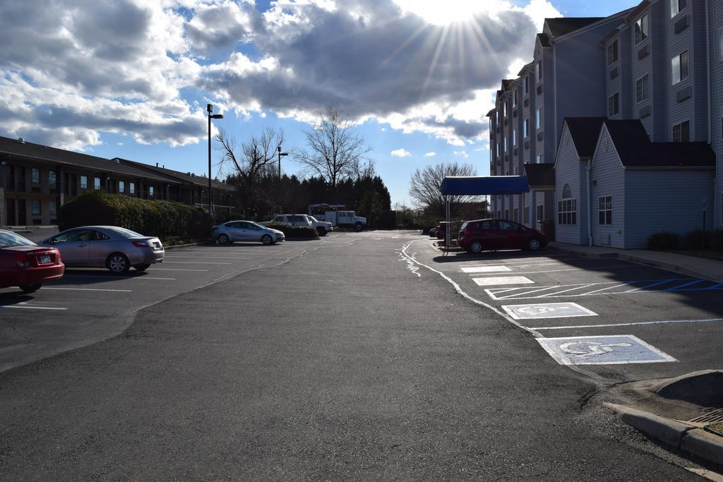 Microtel Inn & Suites By Wyndham Rock Hill/Charlotte Area Exteriör bild